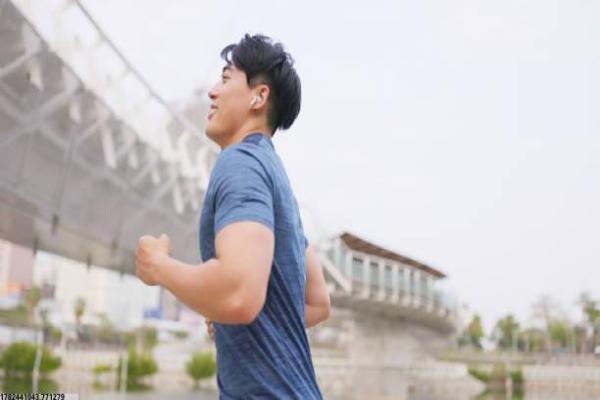 跳跃类体育项目介绍及技巧解析(图1)